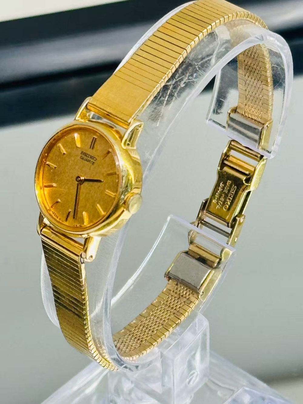 Vintage Seiko Quartz Gold Tone Women’s Watch Champagne Dial New Battery Runs - Picture 3 of 12